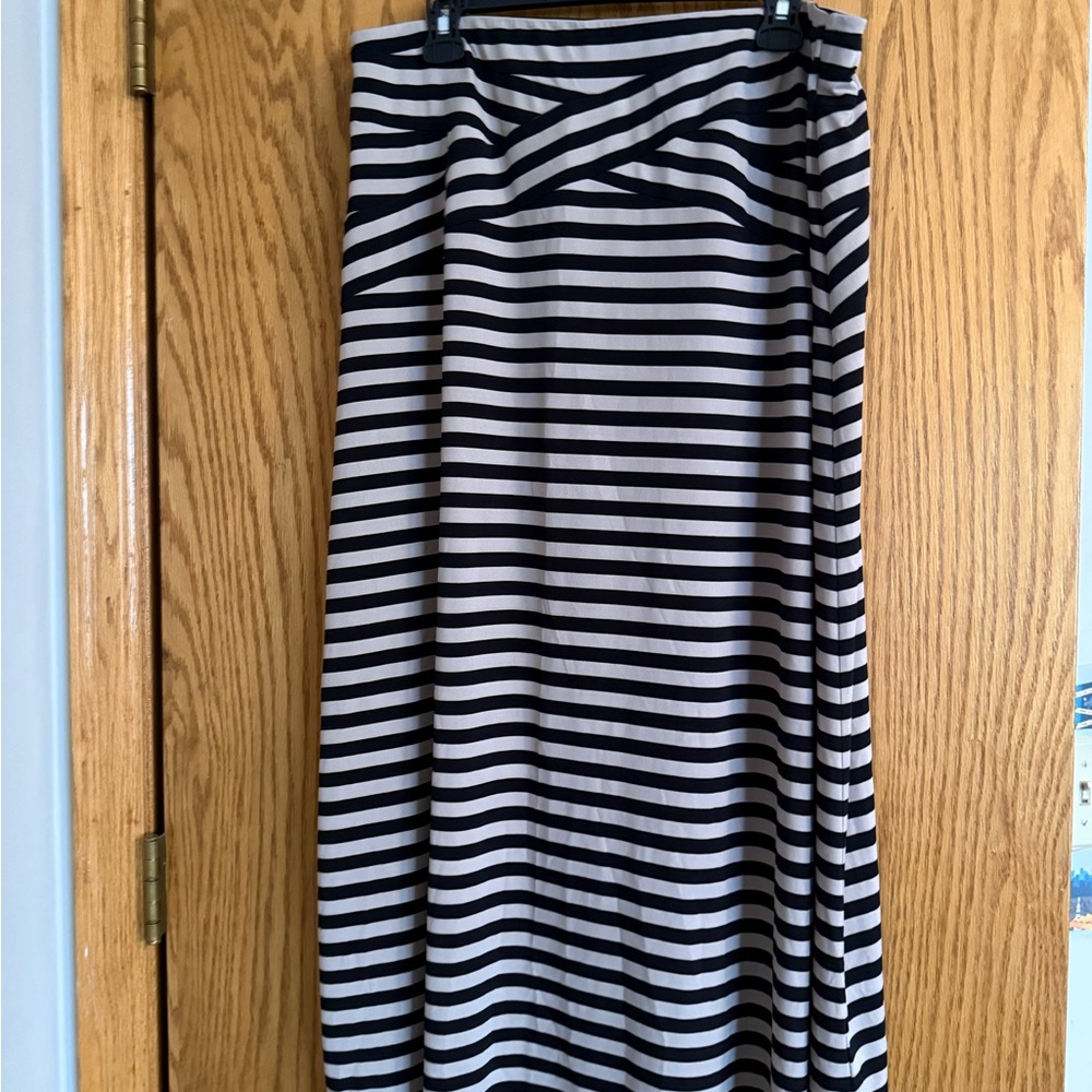 Classic Striped Black and Beige Women's maxi Skirt size XL